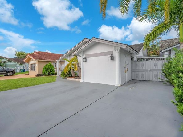 16834 NW 70th Ave, Hialeah FL 33015
