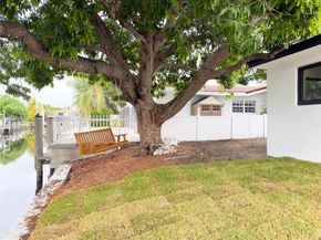 5561 NE 28th Ave, Fort Lauderdale FL 33308