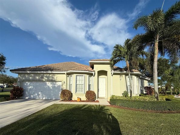 2801 Augusta Dr, Homestead FL 33035