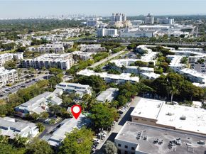 7890 SW 86th St 10, Miami FL 33143