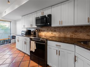 7890 SW 86th St 10, Miami FL 33143