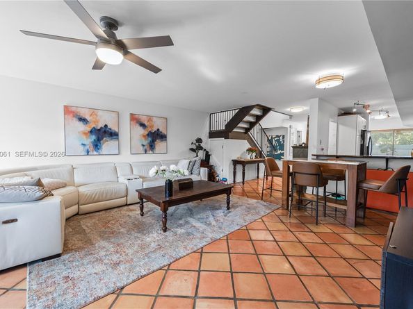 7890 SW 86th St 10, Miami FL 33143