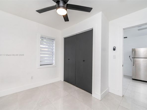 1946 NW 49th St, Miami FL 33142