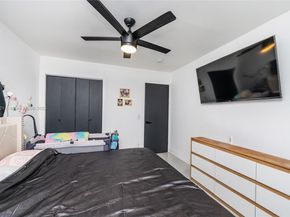 1946 NW 49th St, Miami FL 33142