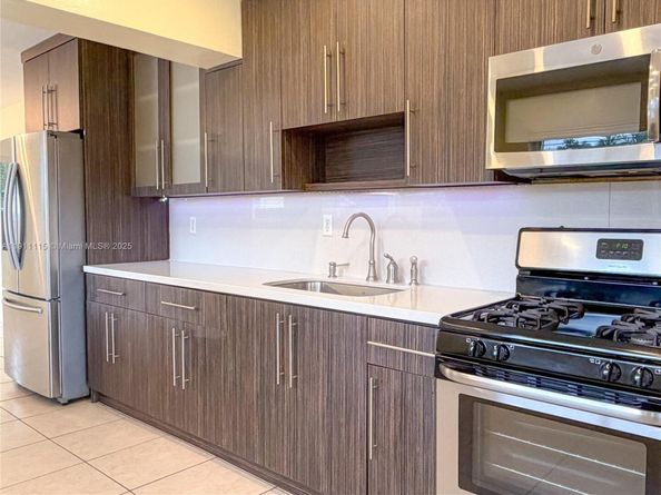 3057 NW 101st St, Miami FL 33147