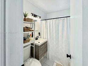 640 SW 6th St, Hallandale Beach FL 33009