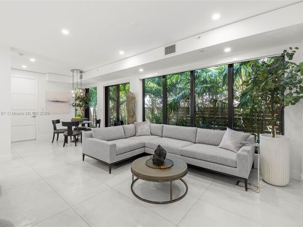 2679 NE 8th Ave, Wilton Manors FL 33334