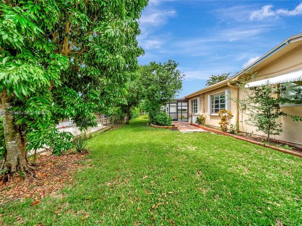 1741 NW 86th Ave, Pembroke Pines FL 33024
