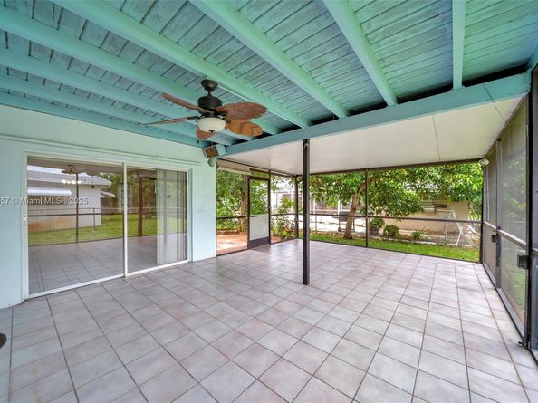 1741 NW 86th Ave, Pembroke Pines FL 33024
