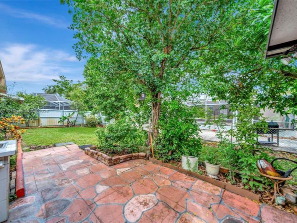 1741 NW 86th Ave, Pembroke Pines FL 33024