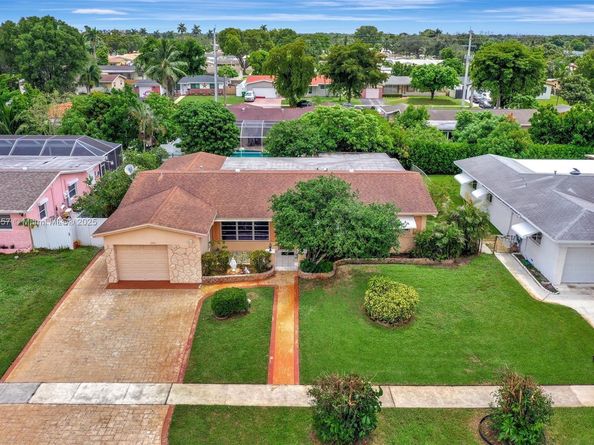 1741 NW 86th Ave, Pembroke Pines FL 33024