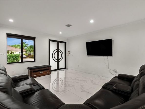 15987 SW 141st St, Miami FL 33196