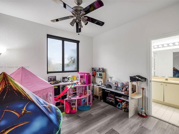 15987 SW 141st St, Miami FL 33196