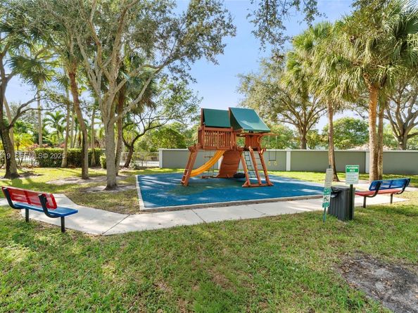 13214 NW 7th Dr, Plantation FL 33325