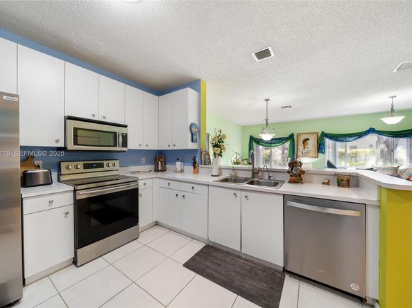 13214 NW 7th Dr, Plantation FL 33325