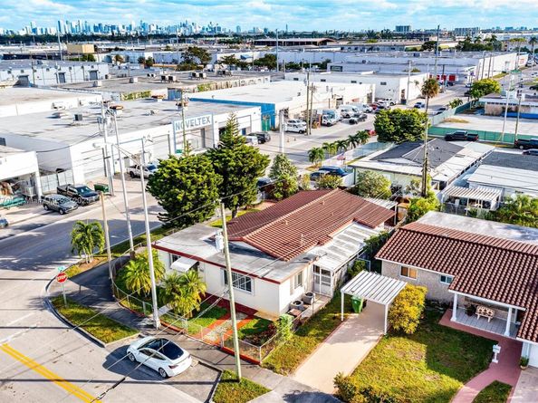 990 E 2nd St, Hialeah FL 33010
