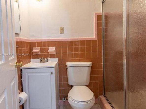 990 E 2nd St, Hialeah FL 33010