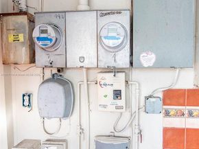 990 E 2nd St, Hialeah FL 33010