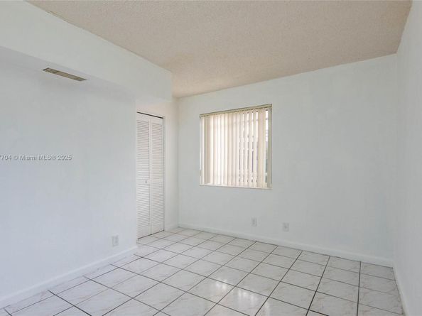 990 E 2nd St, Hialeah FL 33010