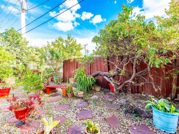 990 E 2nd St, Hialeah FL 33010