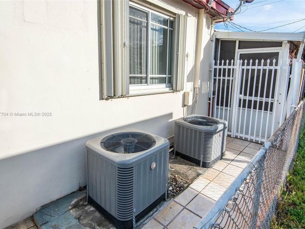 990 E 2nd St, Hialeah FL 33010