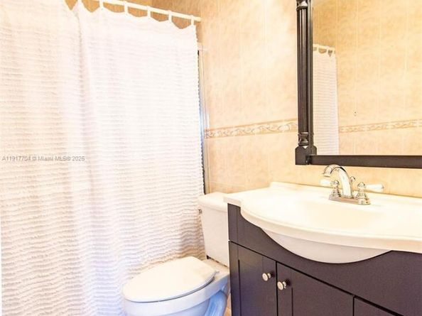 990 E 2nd St, Hialeah FL 33010