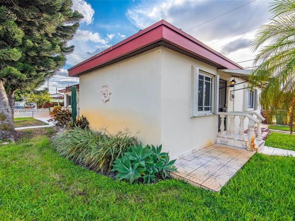 990 E 2nd St, Hialeah FL 33010