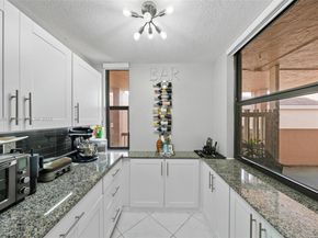 6800 Cypress Rd 513, Plantation FL 33317