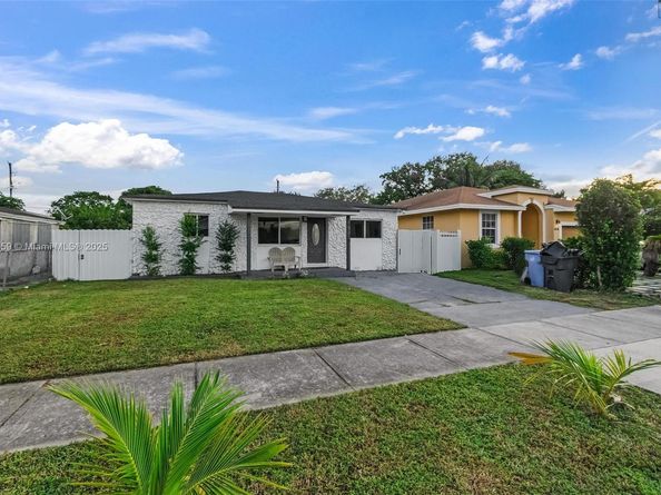 4530 SW 25th St, West Park FL 33023