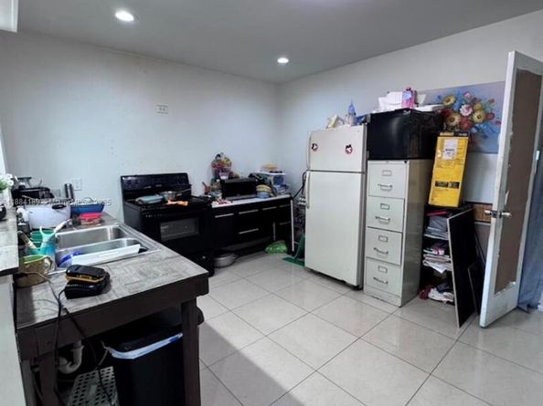 955 SW 75th Ave, Miami FL 33144