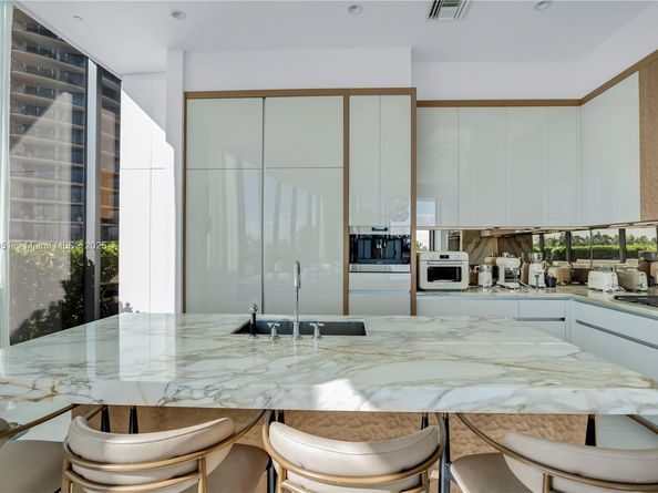 2811 S Bayshore Dr 4A, Miami FL 33133