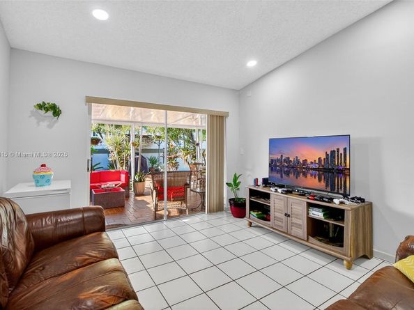 6348 SW 151st Pl, Miami FL 33193