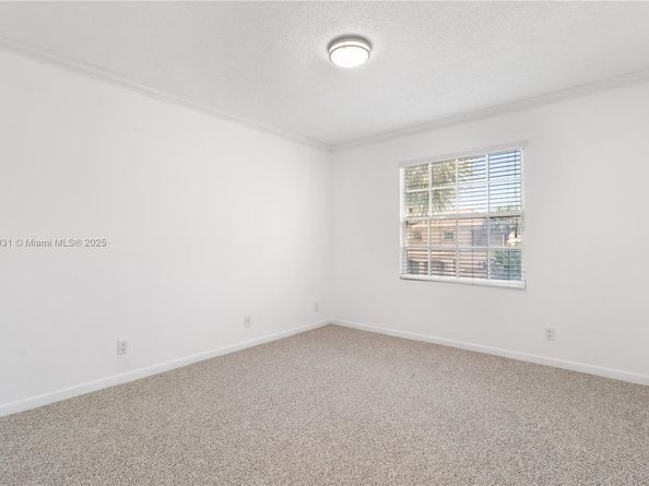 10781 NW 12 Dr, Plantation FL 33322