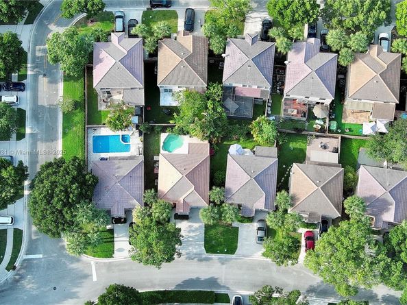 10781 NW 12 Dr, Plantation FL 33322