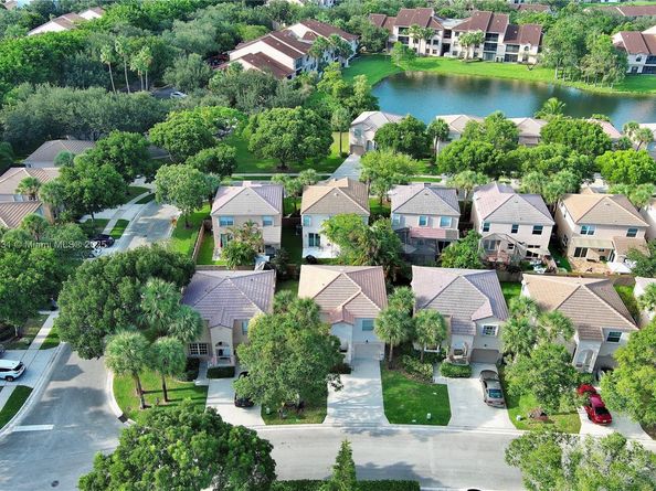 10781 NW 12 Dr, Plantation FL 33322