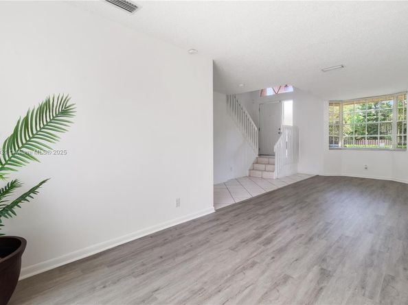 10781 NW 12 Dr, Plantation FL 33322
