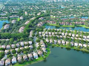 10781 NW 12 Dr, Plantation FL 33322