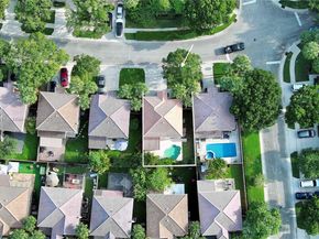 10781 NW 12 Dr, Plantation FL 33322