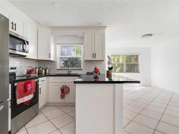 10781 NW 12 Dr, Plantation FL 33322