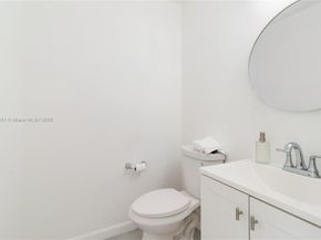 10781 NW 12 Dr, Plantation FL 33322