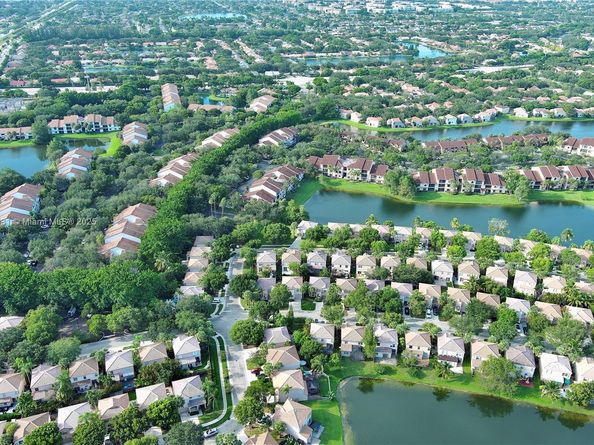 10781 NW 12 Dr, Plantation FL 33322