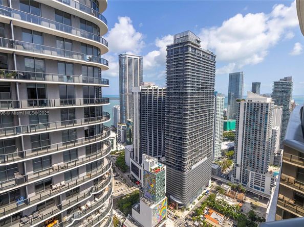 55 SW 9th St PH4501, Miami FL 33130