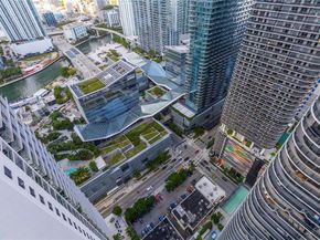 55 SW 9th St PH4501, Miami FL 33130