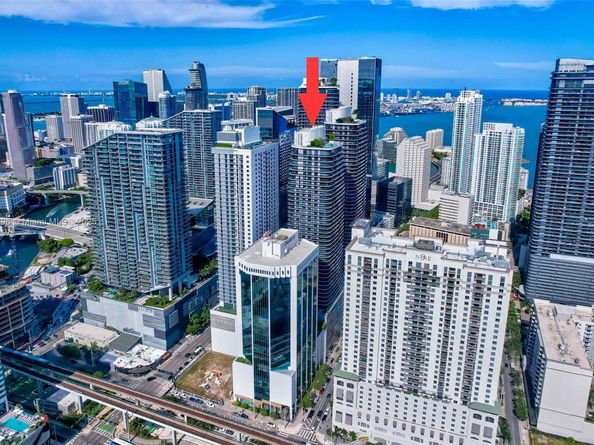 55 SW 9th St PH4501, Miami FL 33130
