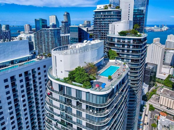 55 SW 9th St PH4501, Miami FL 33130