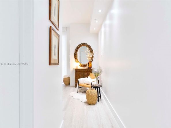 55 SW 9th St PH4501, Miami FL 33130