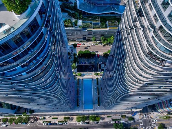55 SW 9th St PH4501, Miami FL 33130