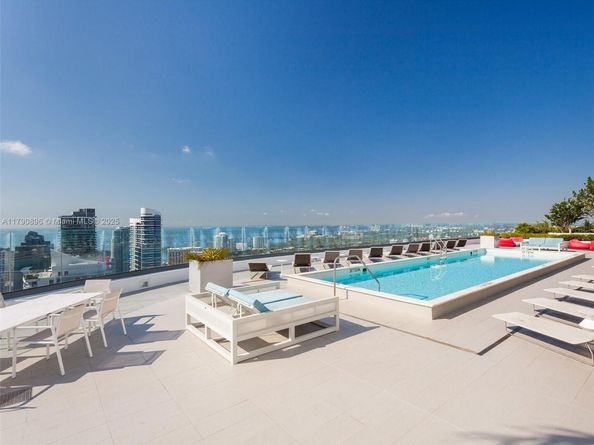 55 SW 9th St PH4501, Miami FL 33130