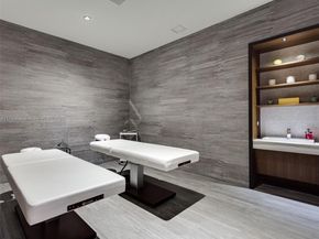 55 SW 9th St PH4501, Miami FL 33130