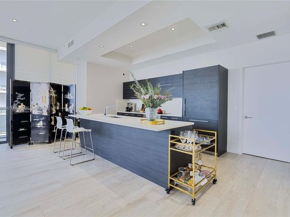 55 SW 9th St PH4501, Miami FL 33130